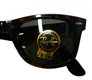 Luxottica, produttore ufficiale di Ray-Ban