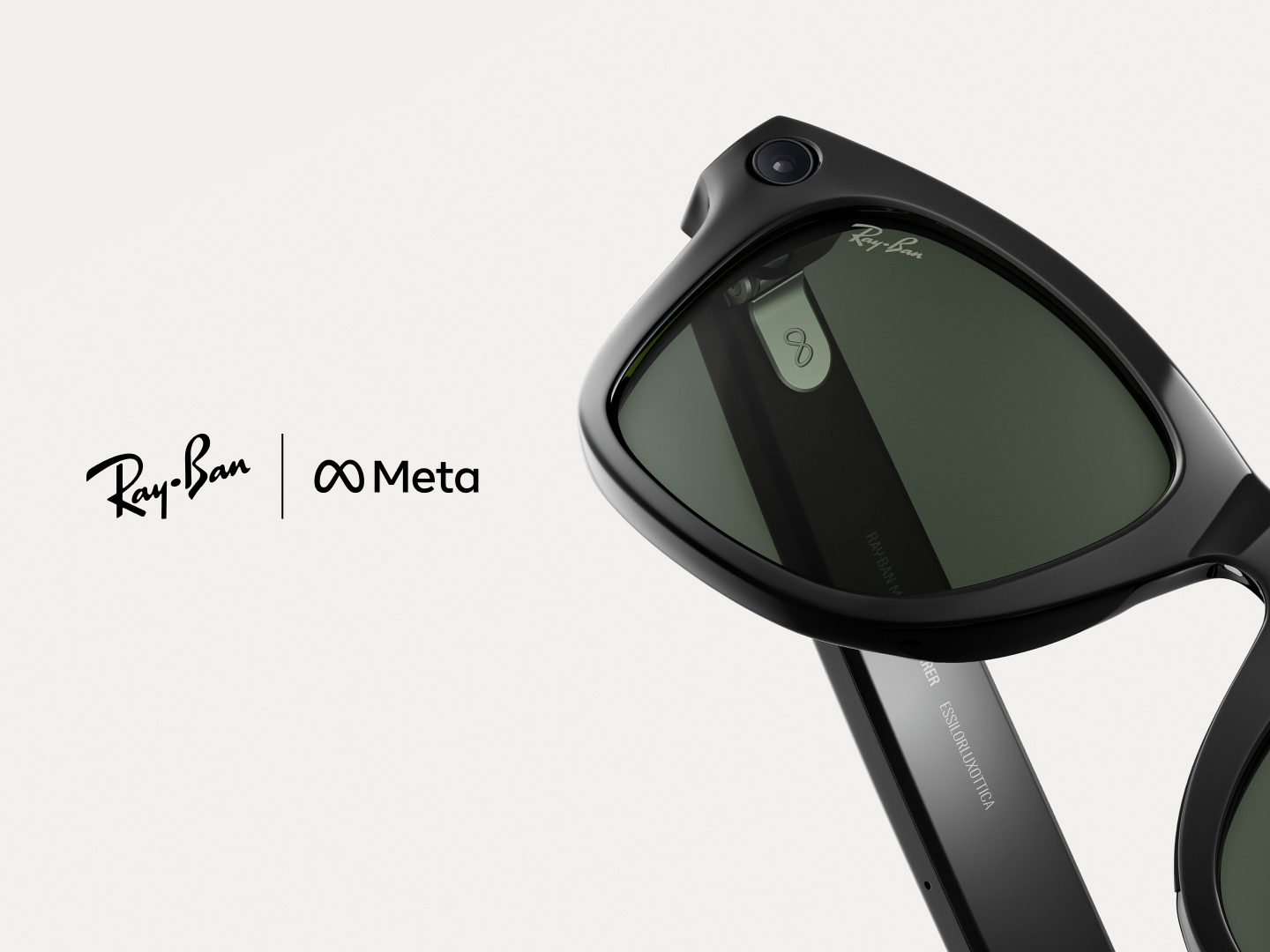 Occhiali smart Ray-Ban Meta 2 appoggiati su un tavolo