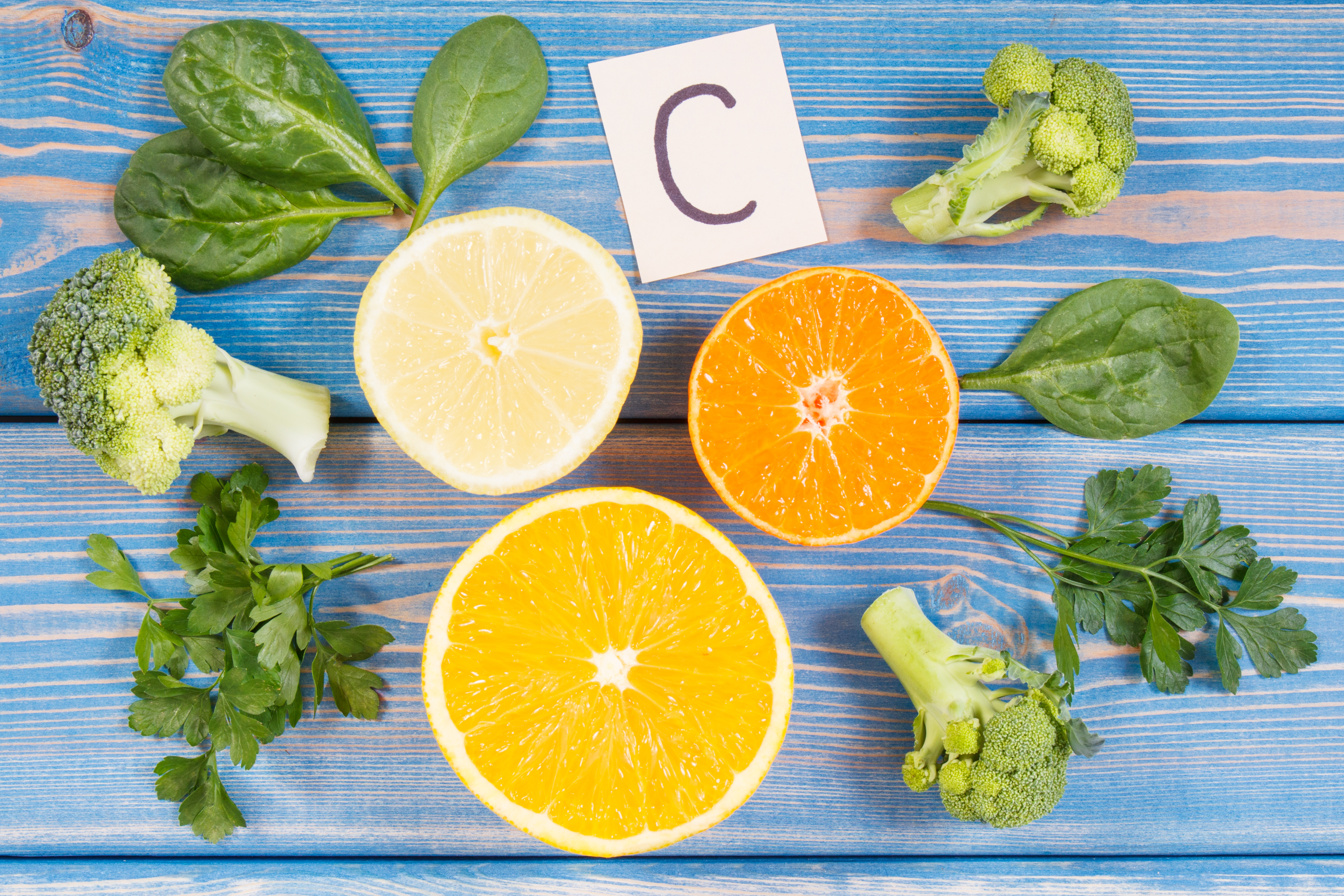 Frutta e verdura ricche di vitamina C per la salute degli occhi