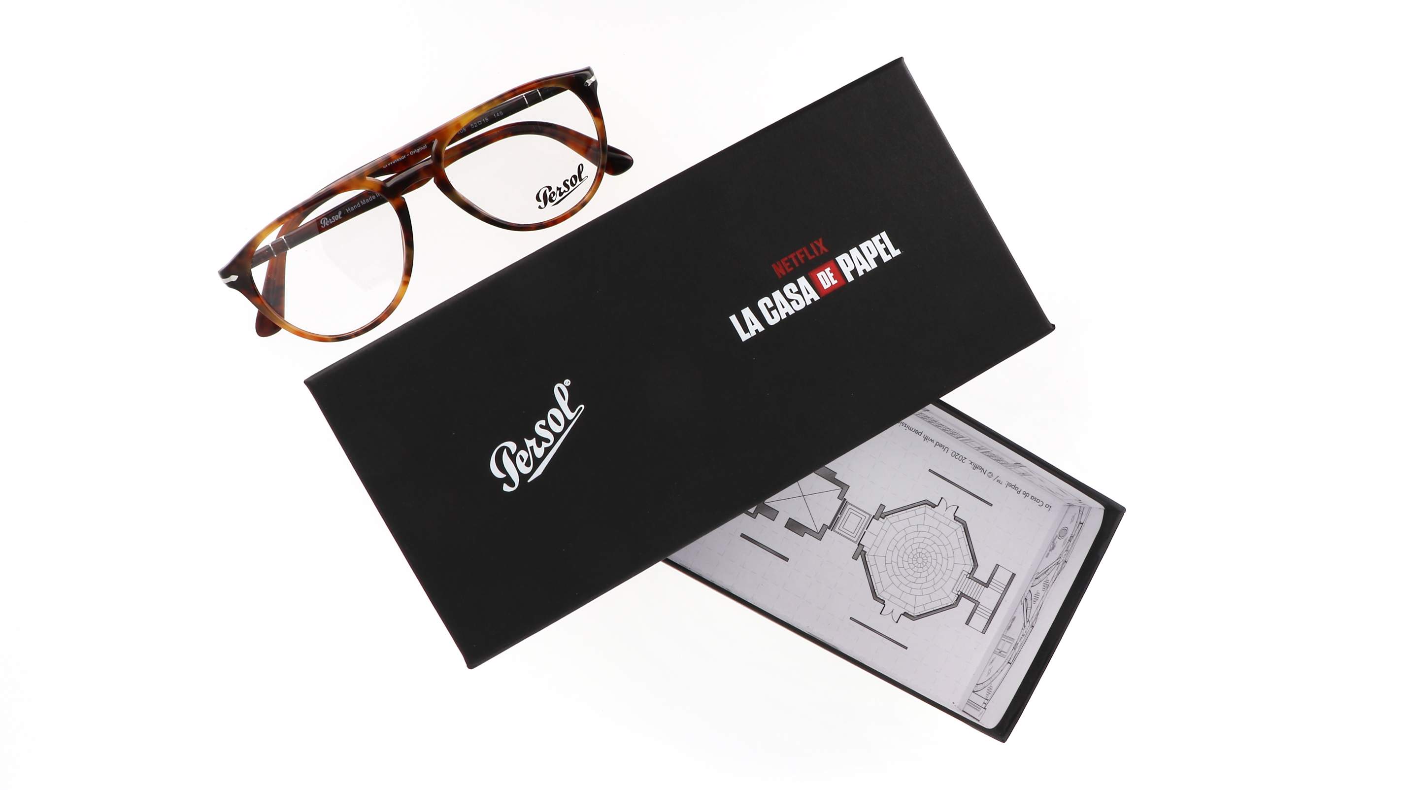 Montatura Persol ovale sottile che valorizza gli zigomi su viso diamante